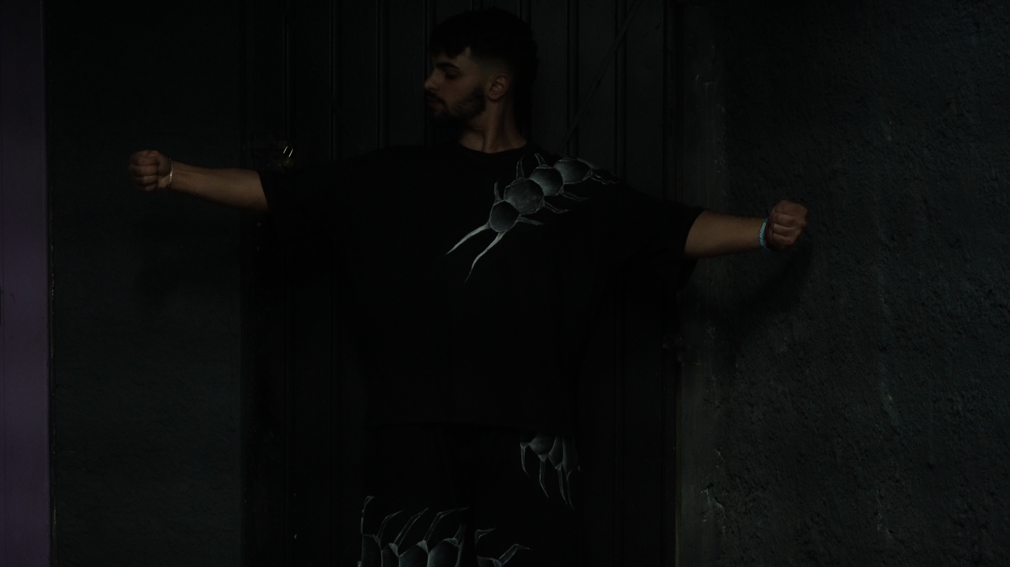 Camiseta Oversized- Creature Within