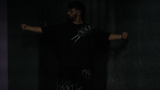 Camiseta Oversized- Creature Within