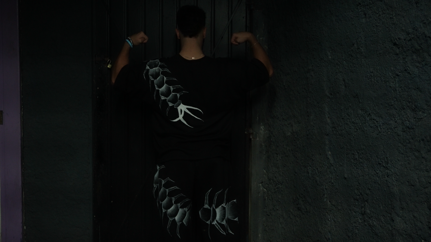 Camiseta Oversized- Creature Within